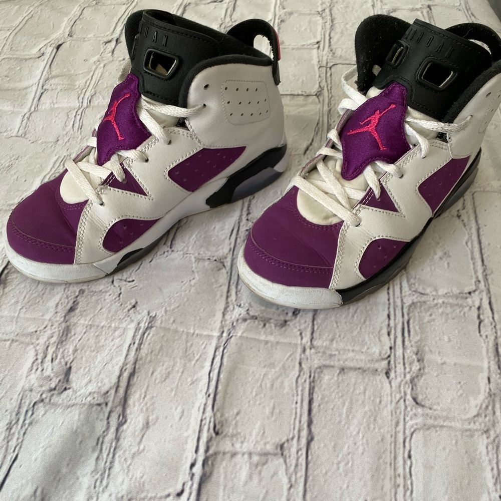 Jordan Retro 6 Grape Size 2Y